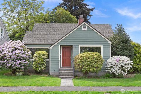 Photo of 307 I Street SE, Auburn, WA 98002 (MLS # 2522879)