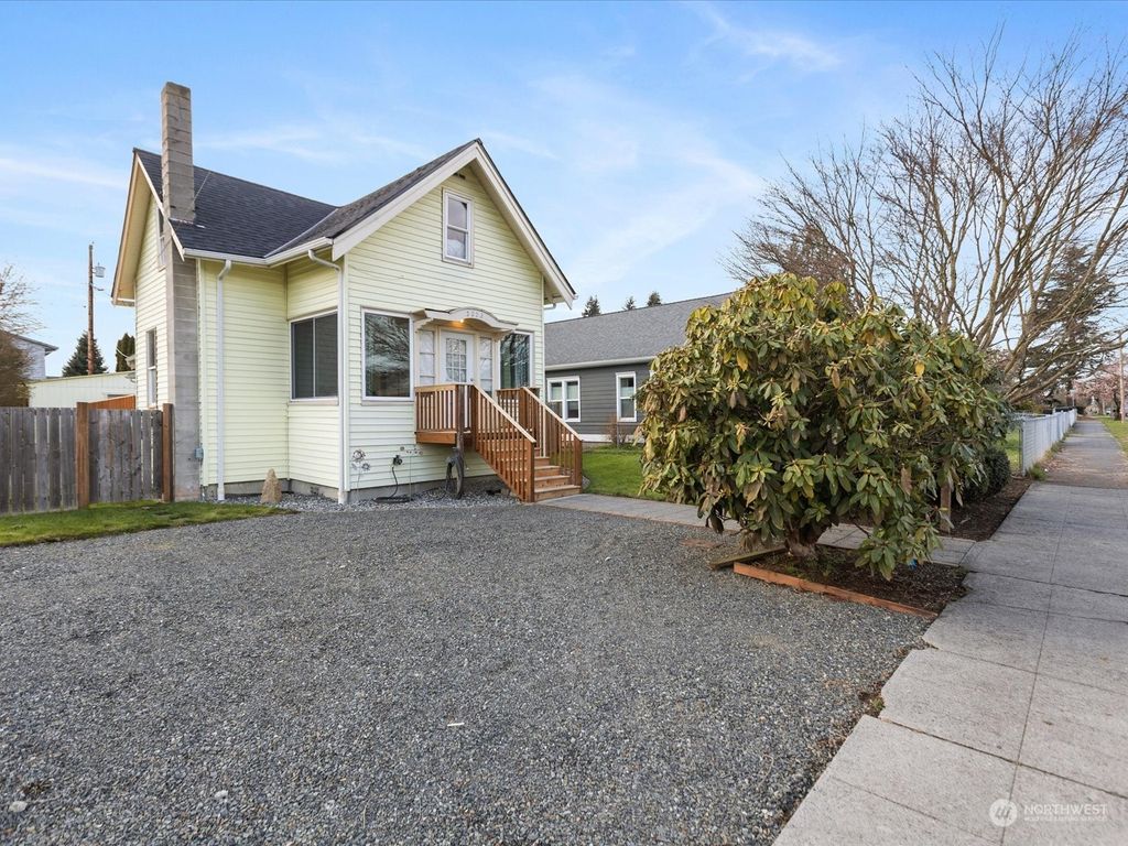 Photo of 2222 Cedar Street, Everett, WA 98201 (MLS # 2206331)