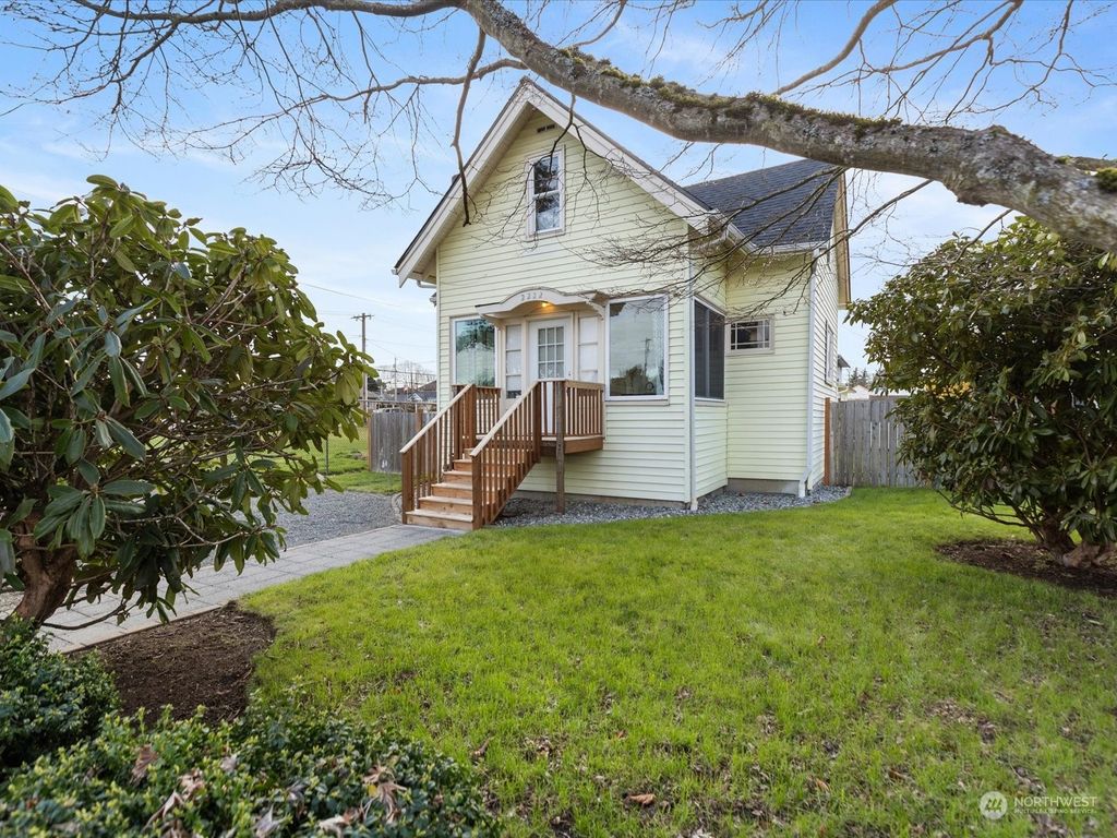 Photo of 2222 Cedar Street, Everett, WA 98201 (MLS # 2206331)