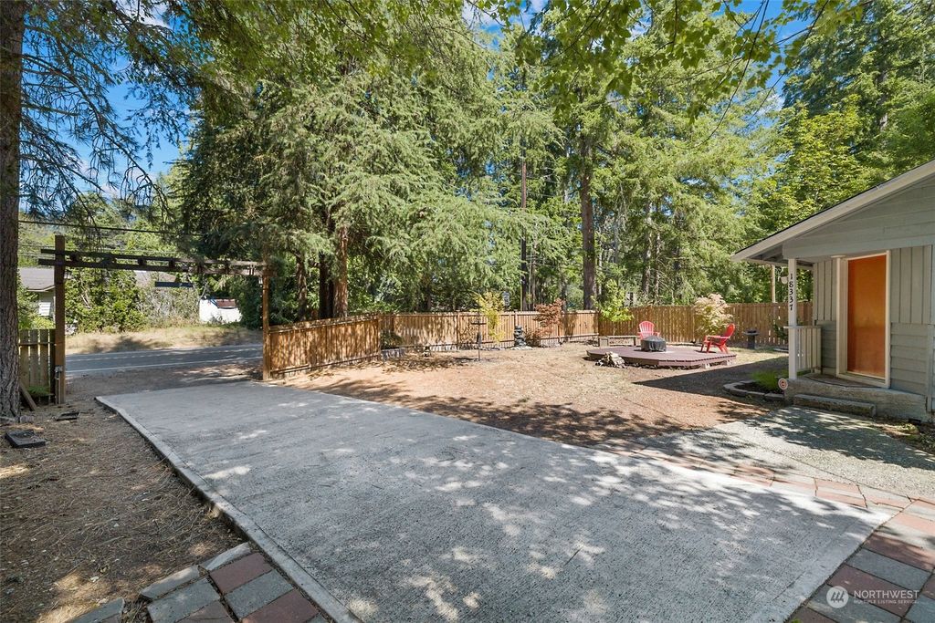 Photo of 18337 SE May Valley Road, Issaquah, WA 98027 (MLS # 2027065)