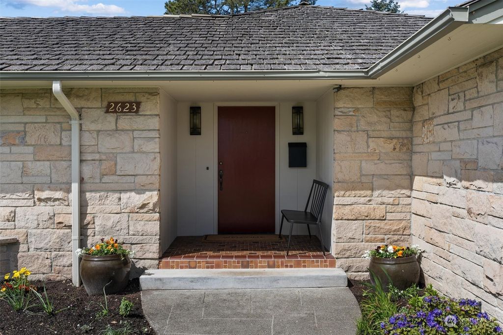 Photo of 2623 39th Avenue W, Seattle, WA 98199 (MLS # 2054825)