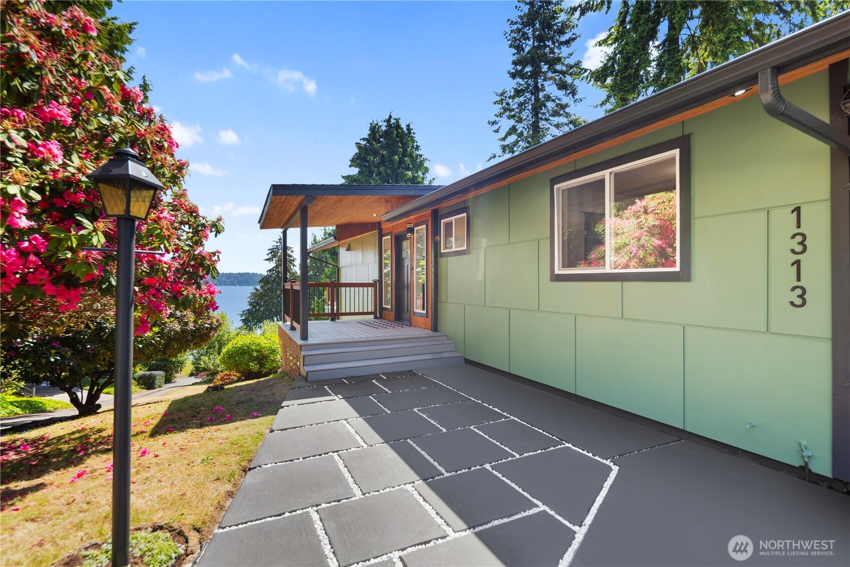 1313 Colchester Drive SE