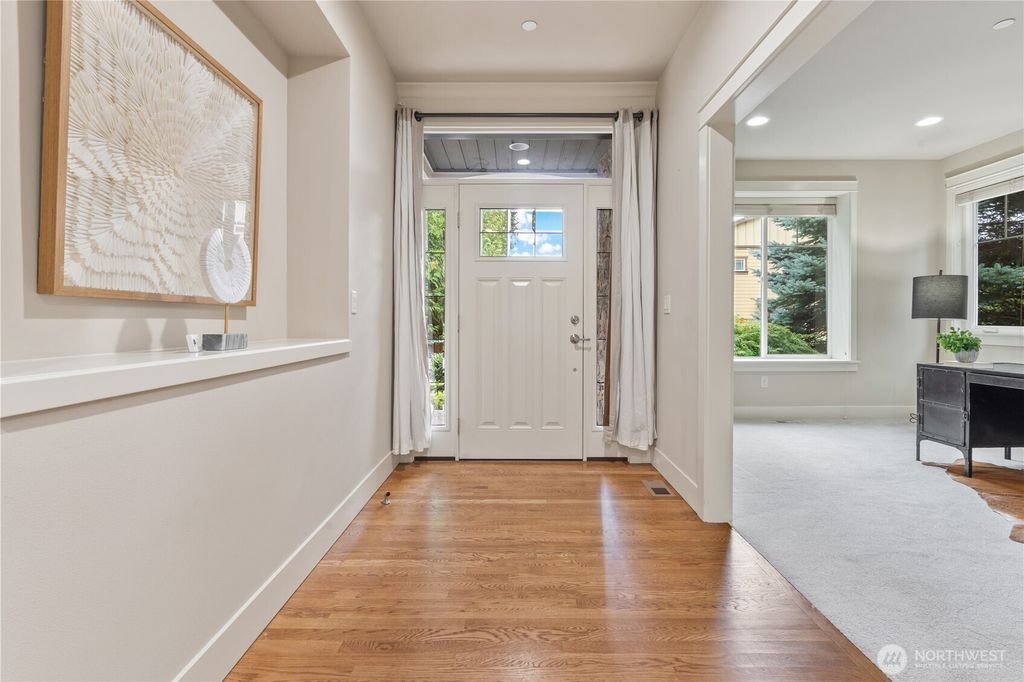 Photo of 16810 NE 123rd Wy Way, Redmond, WA 98052 (MLS # 2433955)