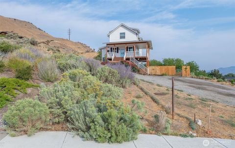 Photo of 1900 Cumbo Court, Wenatchee, WA 98801 (MLS # 2427809)