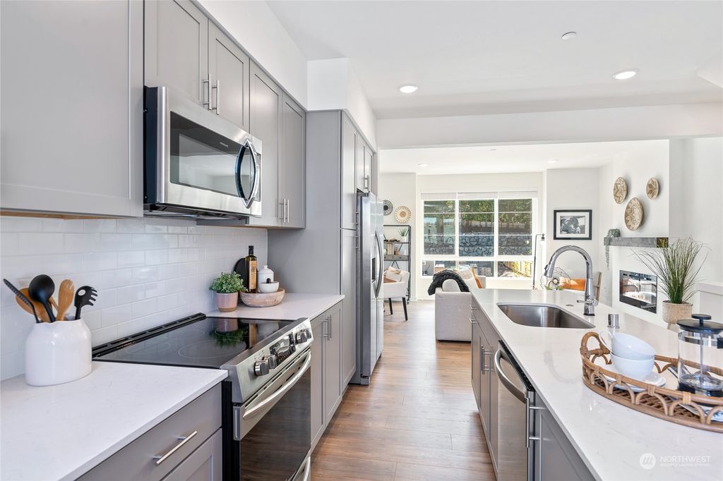 Photo of 6621 NE 187th Court #4, Kenmore, WA 98028 (MLS # 2027231)