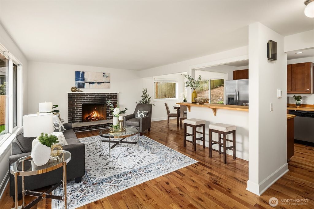 Photo of 14011 98th Avenue NE, Kirkland, WA 98034 (MLS # 2518665)