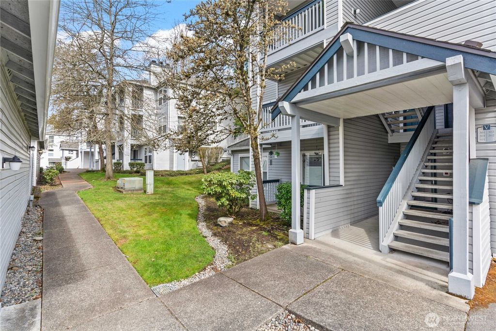 Photo of 33020 10th Avenue SW #V201, Federal Way, WA 98023 (MLS # 2349590)
