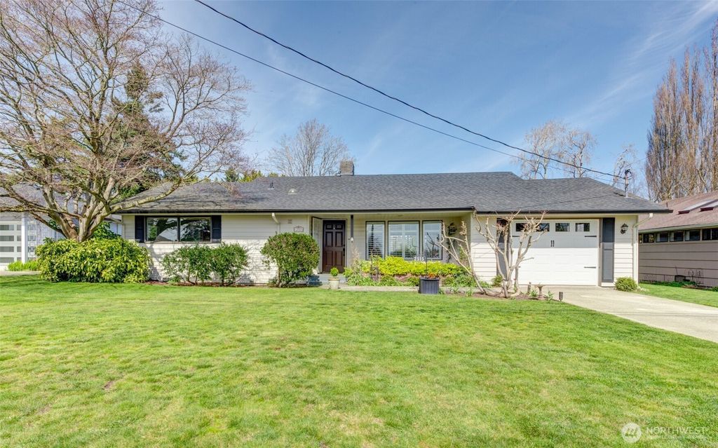 Photo of 2515 5th Street, Everett, WA 98201 (MLS # 2338611)
