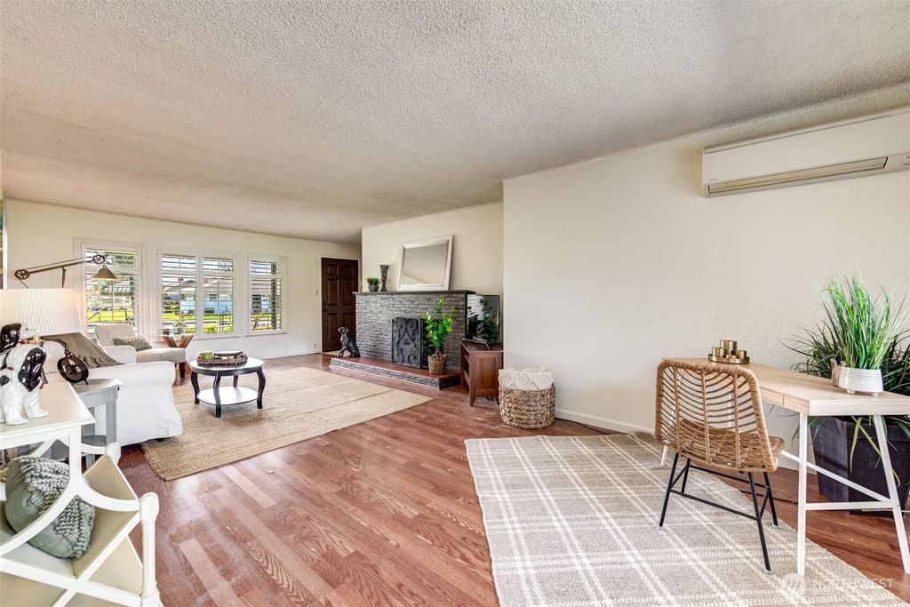 Photo of 2515 5th Street, Everett, WA 98201 (MLS # 2338611)