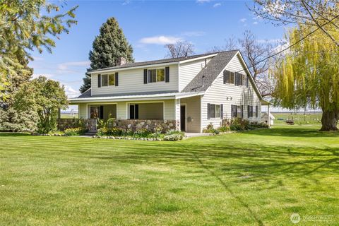 Photo of 17325 NE B.5 Road, Soap Lake, WA 98851 (MLS # 2509414)