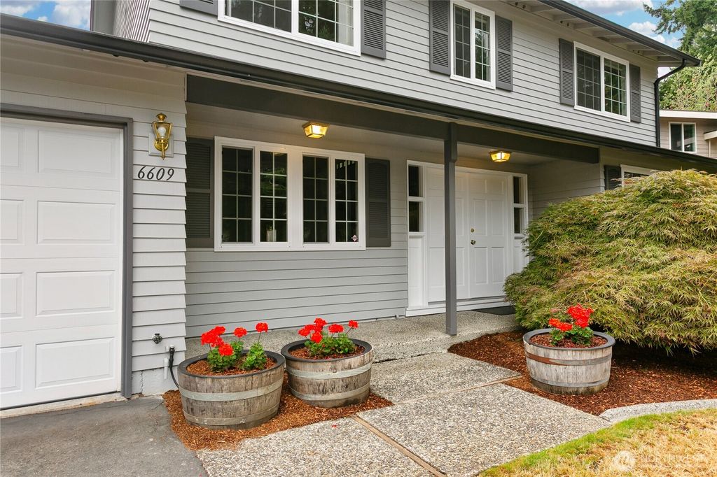 Photo of 6609 141st Place NE, Redmond, WA 98052 (MLS # 2417974)