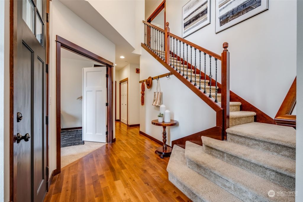 Photo of 347 NE 180th Street, Shoreline, WA 98155 (MLS # 2279288)