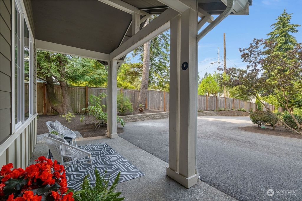 Photo of 347 NE 180th Street, Shoreline, WA 98155 (MLS # 2279288)