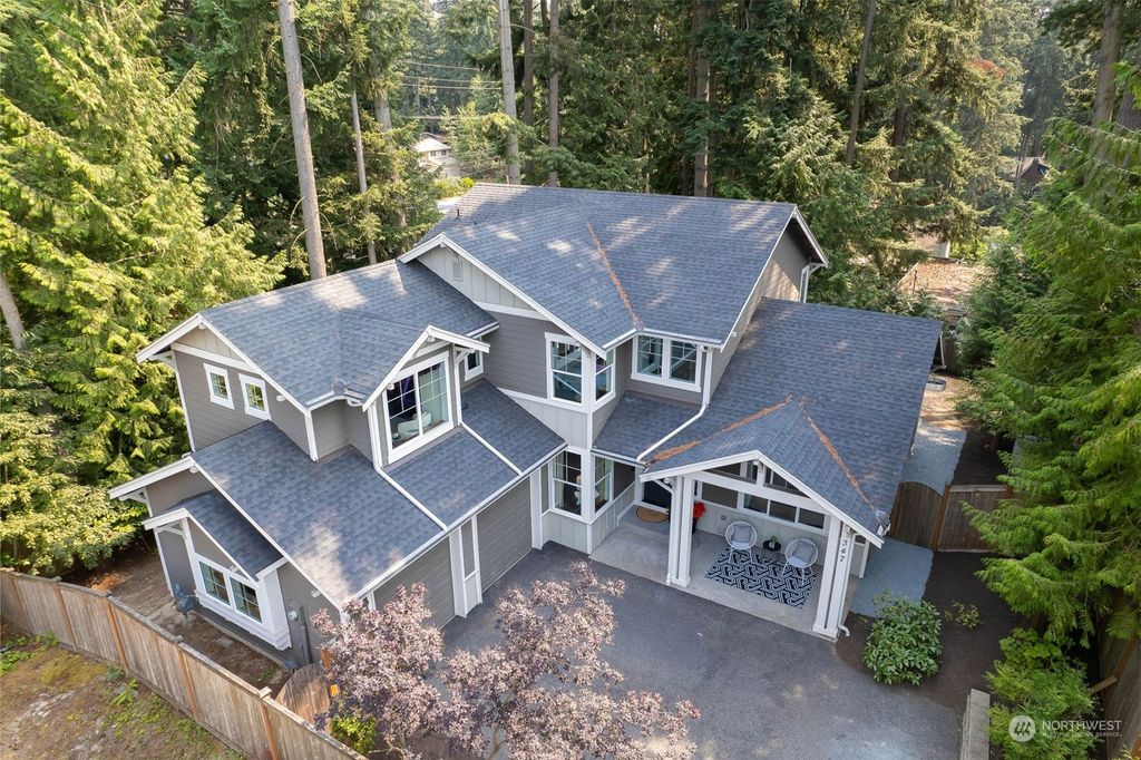 Photo of 347 NE 180th Street, Shoreline, WA 98155 (MLS # 2279288)