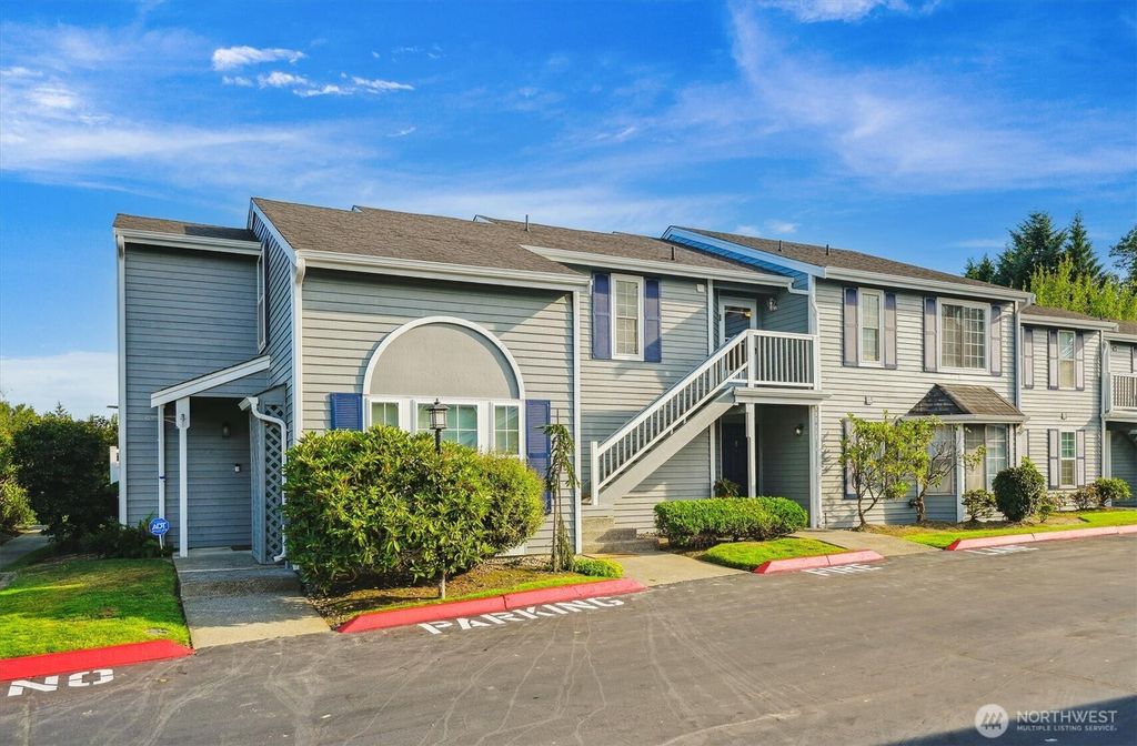 Photo of 5813 S 238th Ct Ct #F2, Kent, WA 98032 (MLS # 2400258)