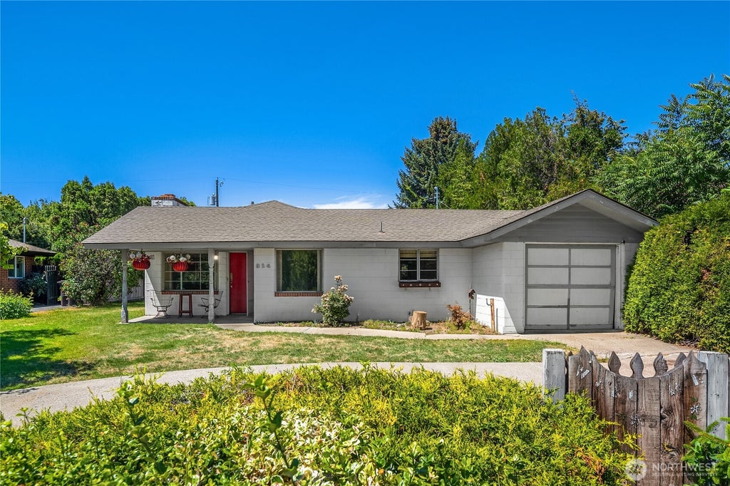 Photo of 314 N 40th Avenue, Yakima, WA 98908 (MLS # 2547426)
