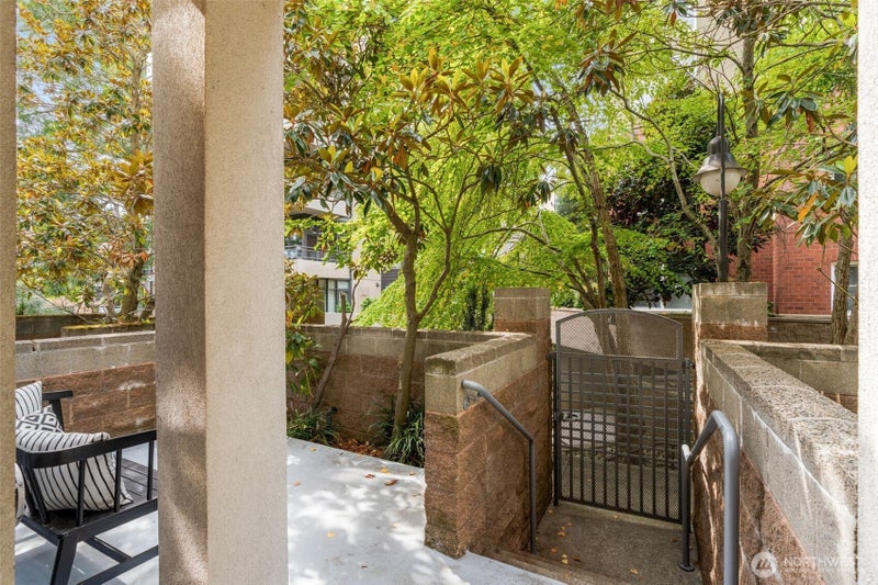 10042 Main Street 112