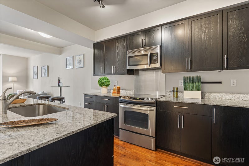 699 John Street 507
