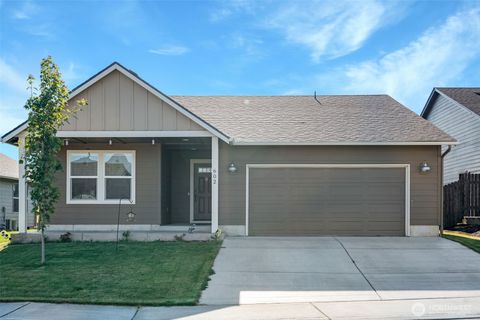 Photo of 602 Cardinal Avenue, Winlock, WA 98596 (MLS # 2424424)