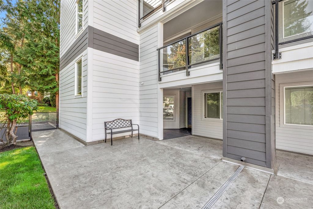 Photo of 410 2nd Avenue S #204, Kirkland, WA 98033 (MLS # 2168629)