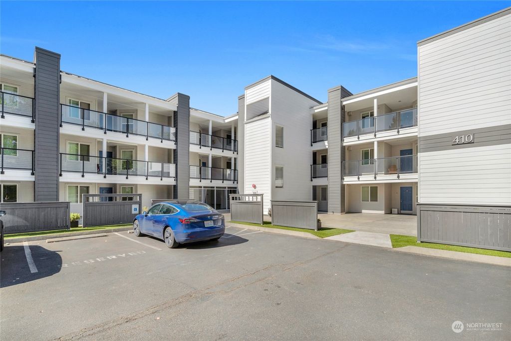 Photo of 410 2nd Avenue S #204, Kirkland, WA 98033 (MLS # 2168629)