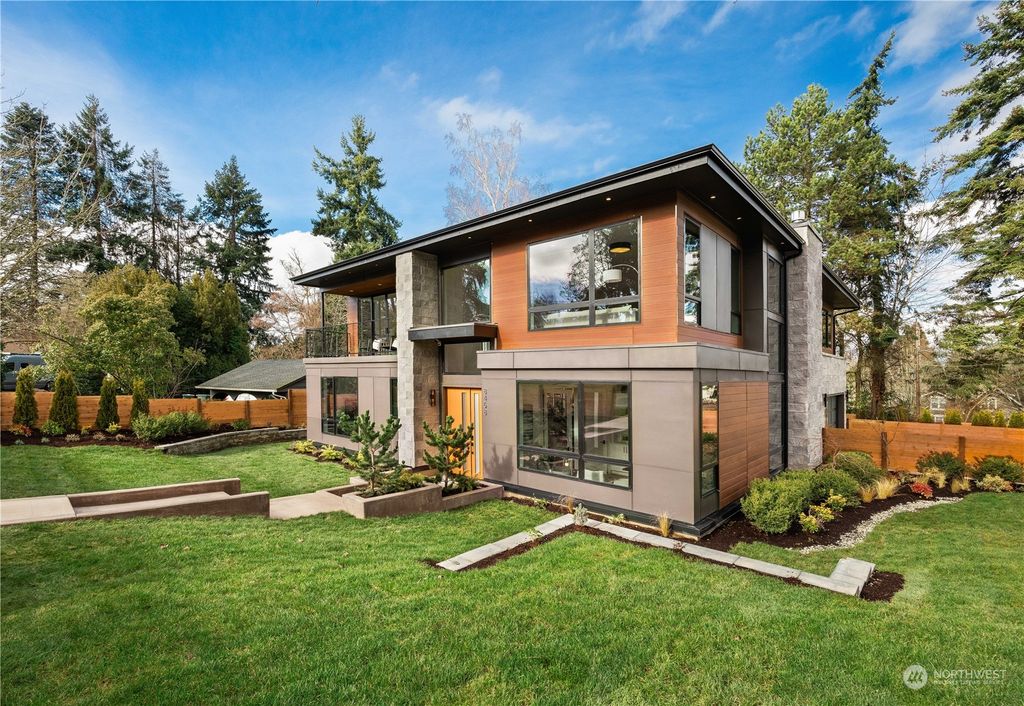 Photo of 8458 NE 9th Street, Medina, WA 98039 (MLS # 2200599)