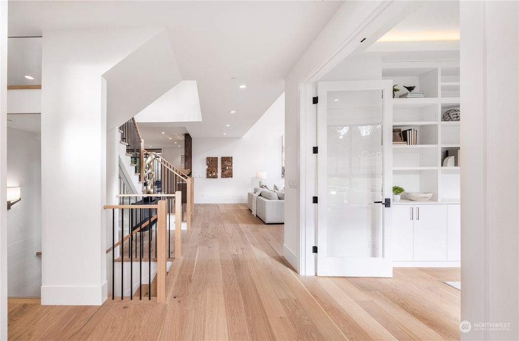 Photo of 8458 NE 9th Street, Medina, WA 98039 (MLS # 2200599)