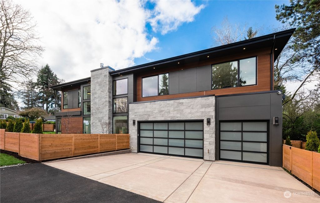 Photo of 8458 NE 9th Street, Medina, WA 98039 (MLS # 2200599)