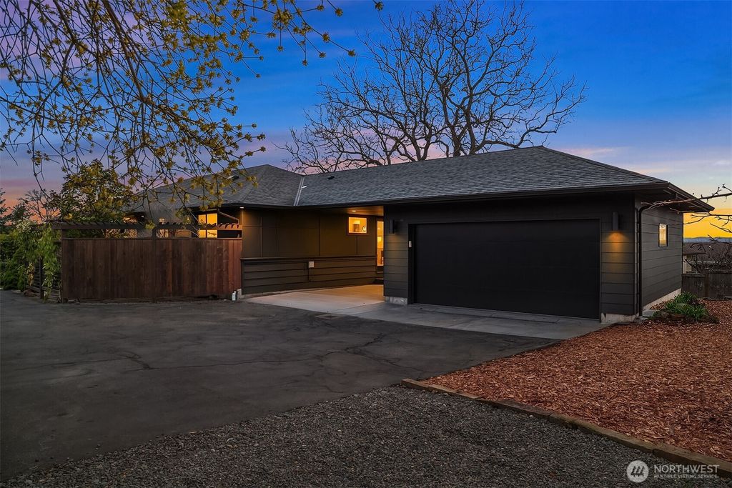 Photo of 2426 NW 201st Place, Shoreline, WA 98177 (MLS # 2486433)