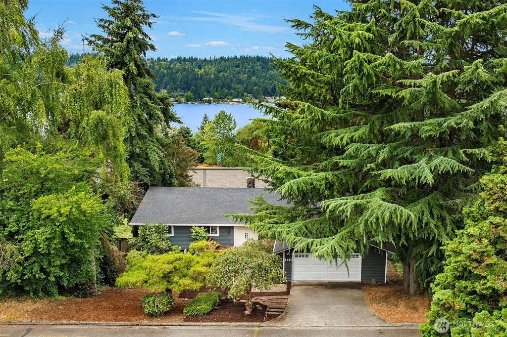 Photo of 5761 110th Ave AVE SE, Bellevue, WA 98006 (MLS # 2559733)