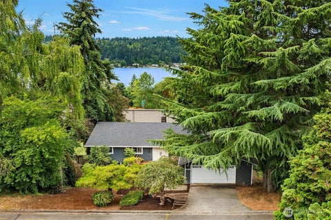 Photo of 5761 110th Ave AVE SE, Bellevue, WA 98006 (MLS # 2559733)