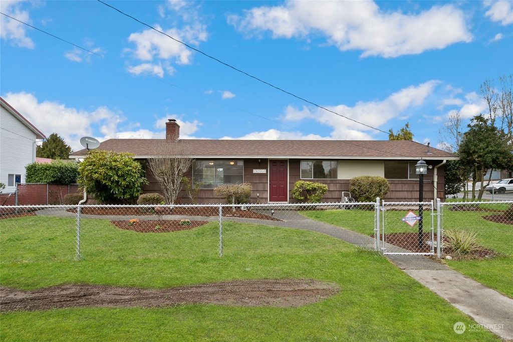 Photo of 12668 SE 170th Street, Renton, WA 98058 (MLS # 2056439)