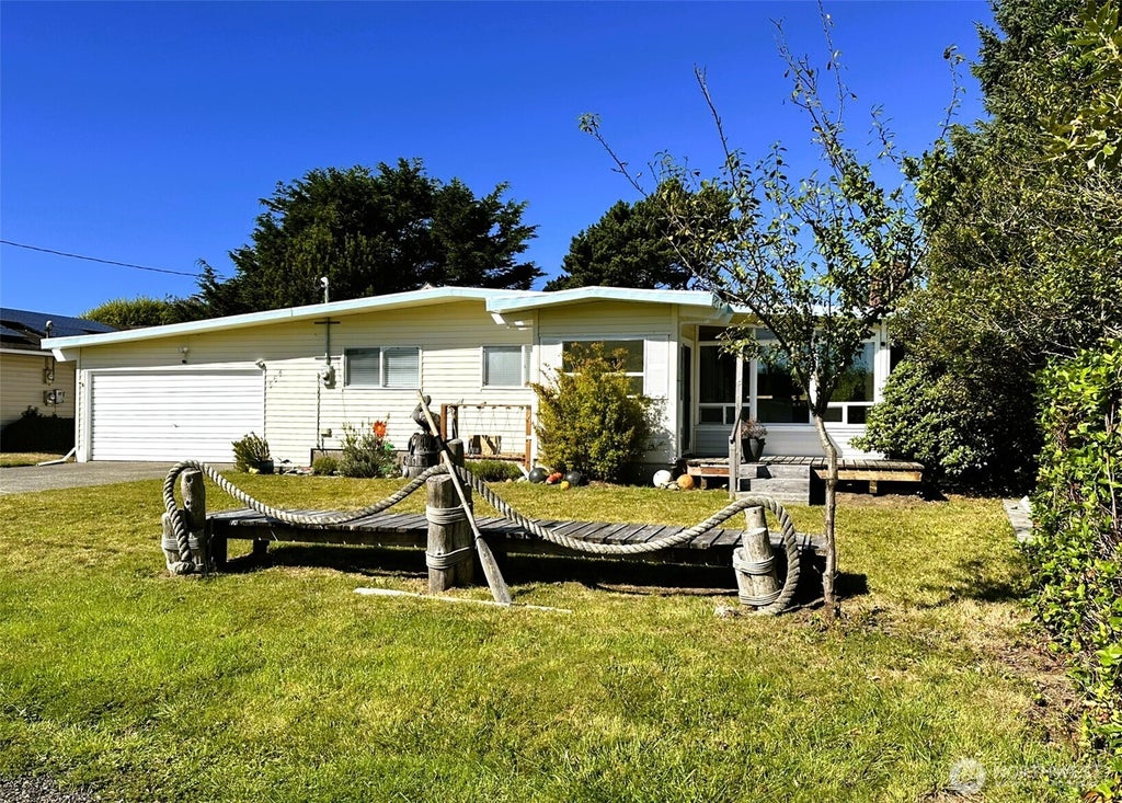 Photo of 564 Ensign Avenue NW, Ocean Shores, WA 98569 (MLS # 2584162)