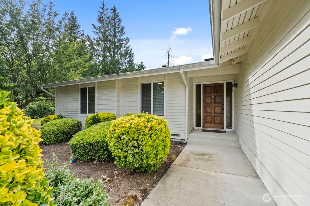 Photo of 13817 SE 3rd Place, Bellevue, WA 98005 (MLS # 2410849)