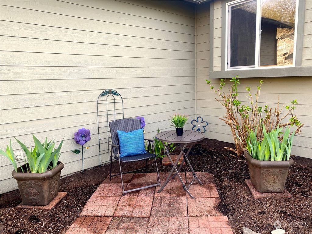 Photo of 504 Hemlock Avenue, Granite Falls, WA 98252 (MLS # 2062025)