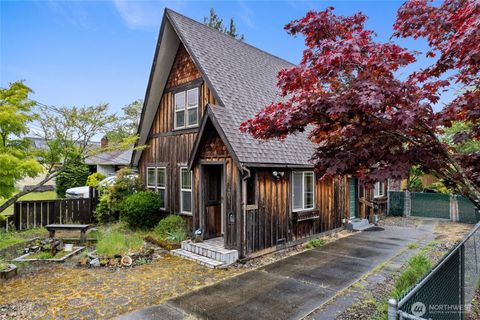 Photo of 401 7th Street NW, Puyallup, WA 98371 (MLS # 2528727)