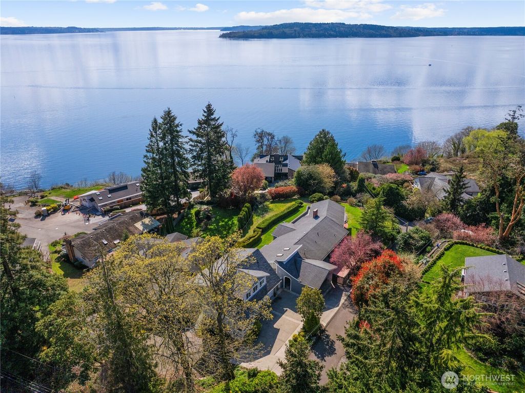 Photo of 111 S 214th Street, Normandy Park, WA 98166 (MLS # 2353242)