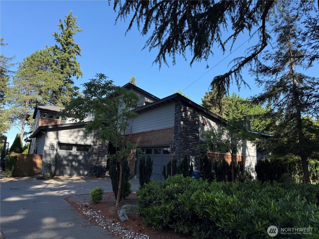 Photo of 3237 74th Avenue SE, Mercer Island, WA 98040 (MLS # 2583156)