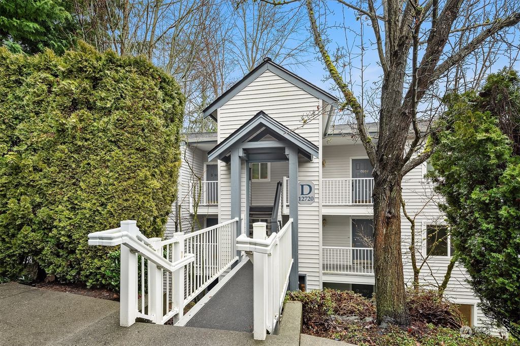 Photo of 12720 NE 10th Place #D102, Bellevue, WA 98005 (MLS # 2192723)