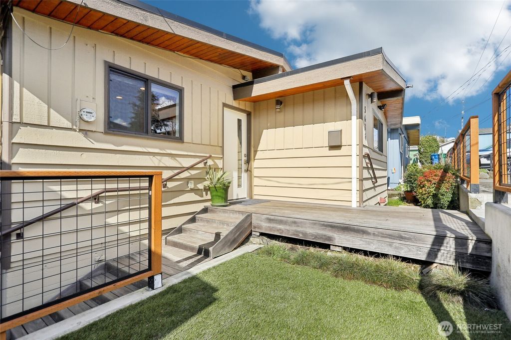 Photo of 5638 37th Avenue SW, Seattle, WA 98126 (MLS # 2341030)