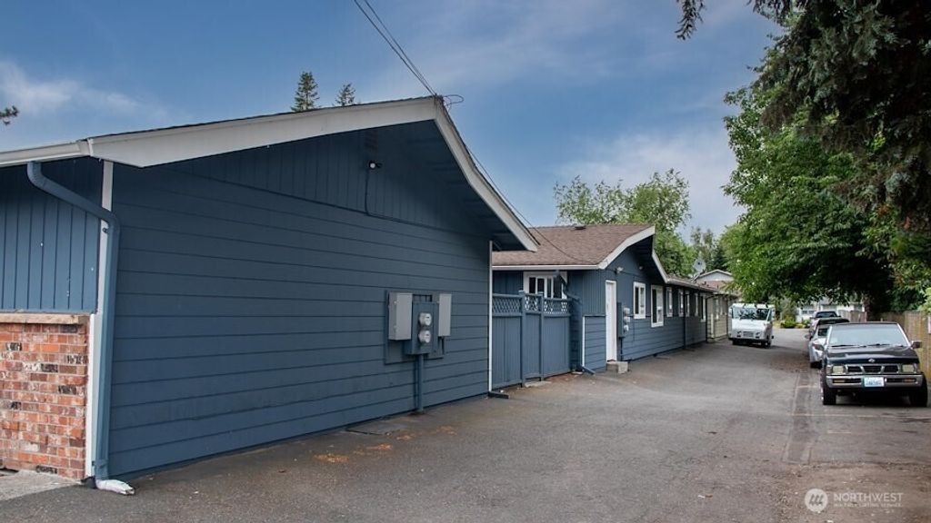 Photo of 808 I Street NE, Auburn, WA 98002 (MLS # 2429189)