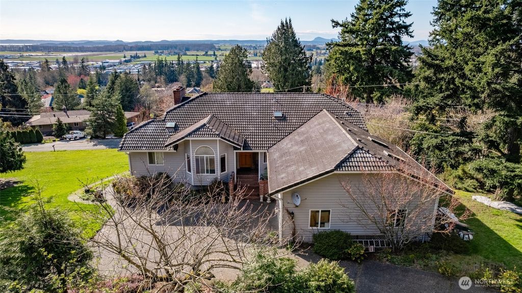 Photo of 17290 Soundview Road, Mount Vernon, WA 98274 (MLS # 2496775)