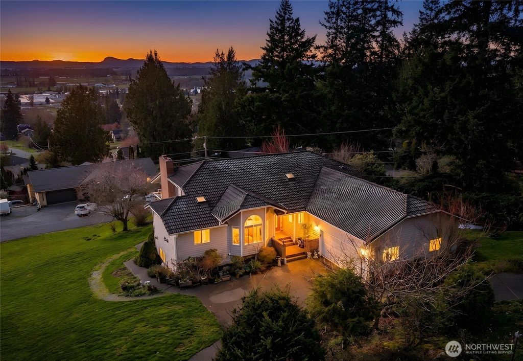 Photo of 17290 Soundview Road, Mount Vernon, WA 98274 (MLS # 2496775)