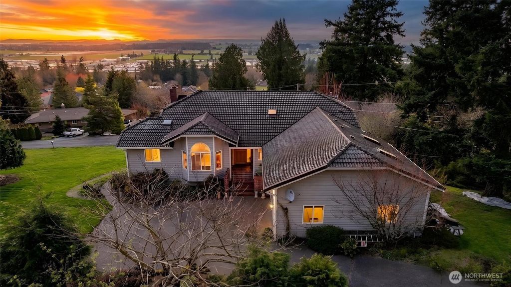 Photo of 17290 Soundview Road, Mount Vernon, WA 98274 (MLS # 2496775)