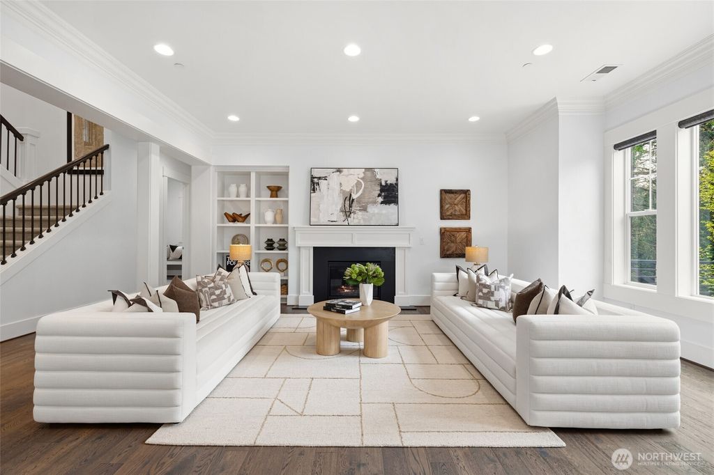 Photo of 2005 105th Avenue NE, Bellevue, WA 98004 (MLS # 2507311)