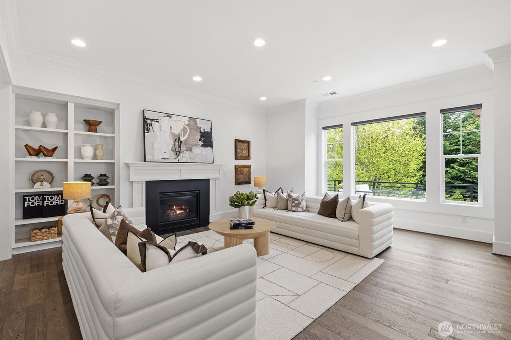 Photo of 2005 105th Avenue NE, Bellevue, WA 98004 (MLS # 2507311)