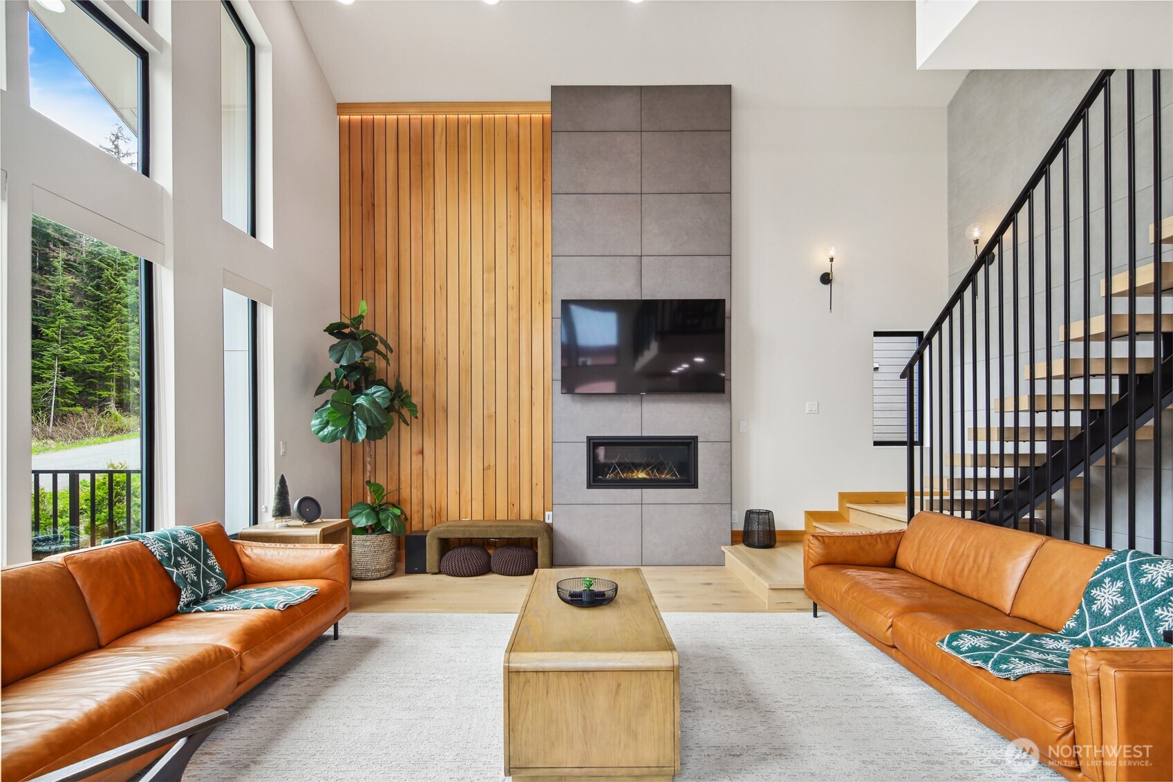 400 Hyak Dr E