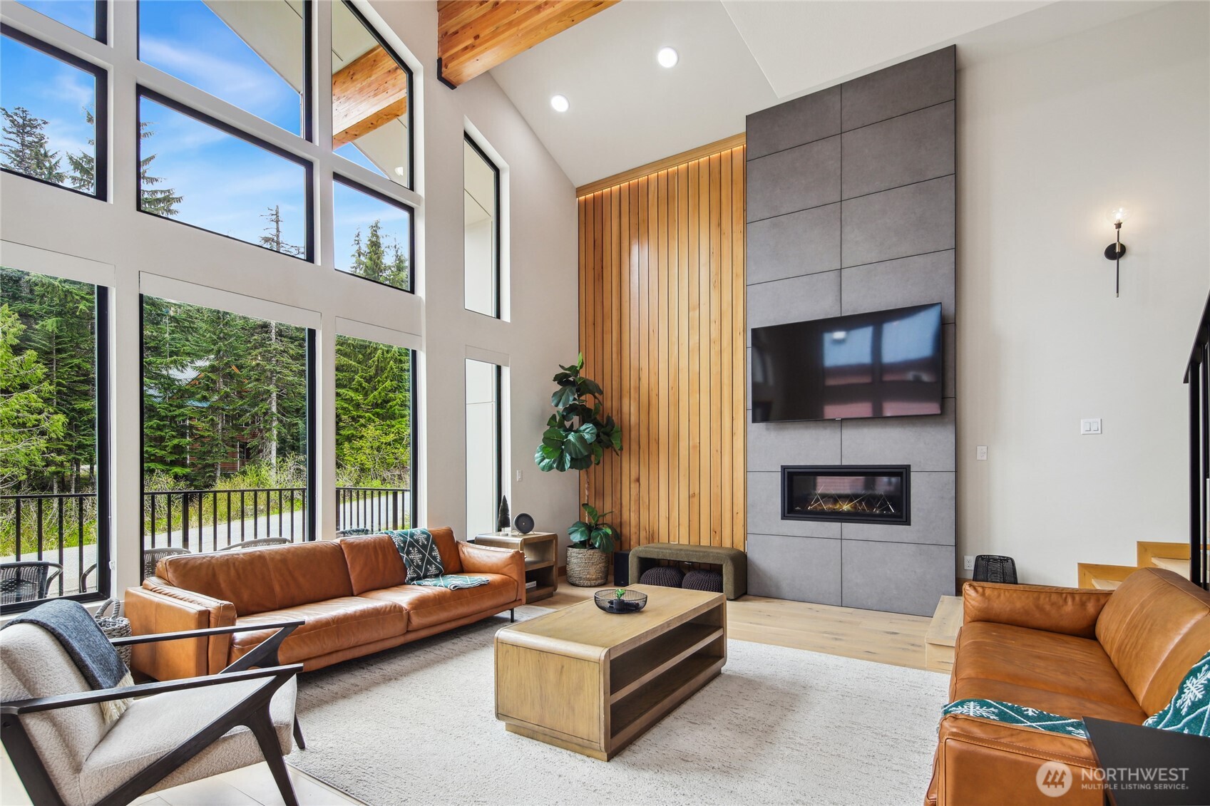 400 Hyak Dr E