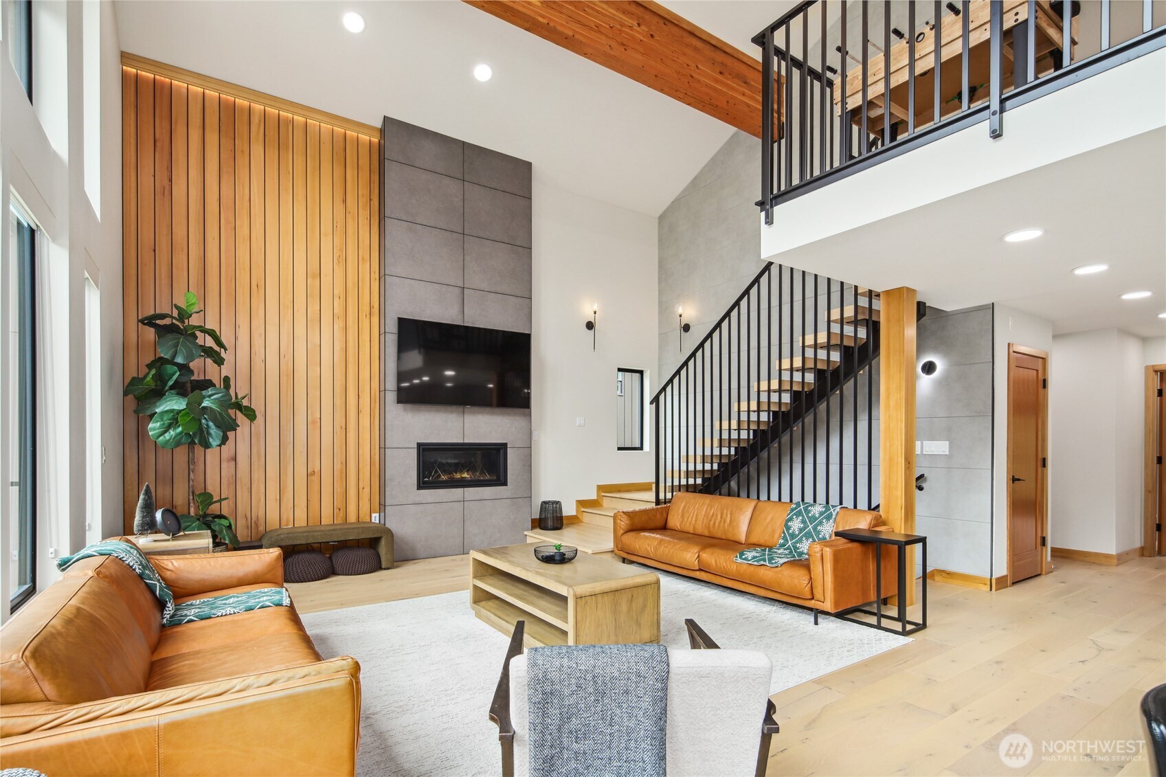 400 Hyak Dr E