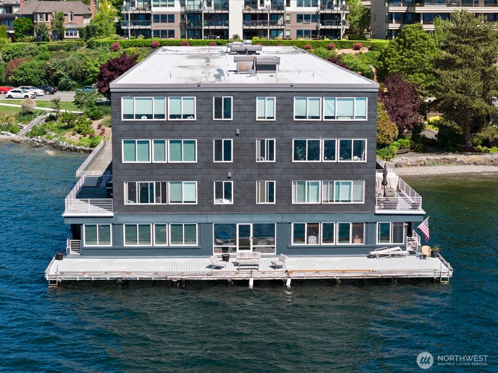 Photo of 733 Lake Street S #105, Kirkland, WA 98033 (MLS # 2387427)